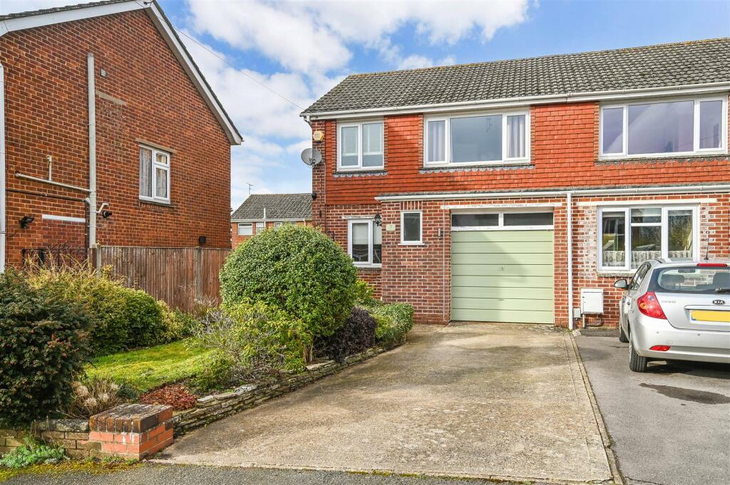 3 bedroom semidetached house for sale in Meon Close, Halterworth