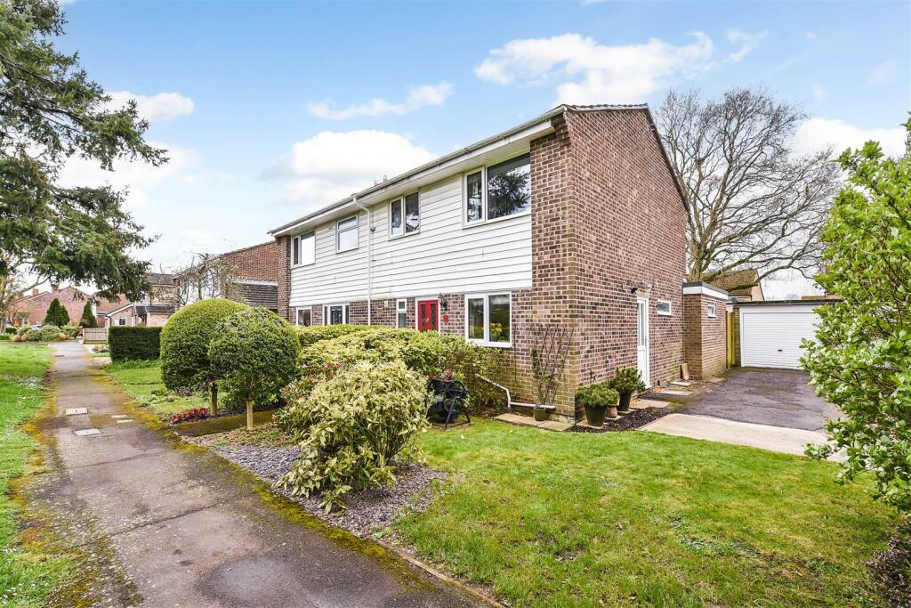 3 bedroom semidetached house for sale in Sycamore Close, Whitenap