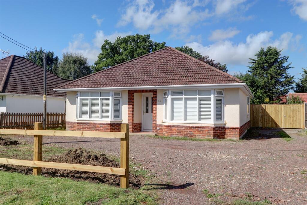 2 bedroom detached bungalow for sale in Dene Road, Ashurst, Hampshire, SO40