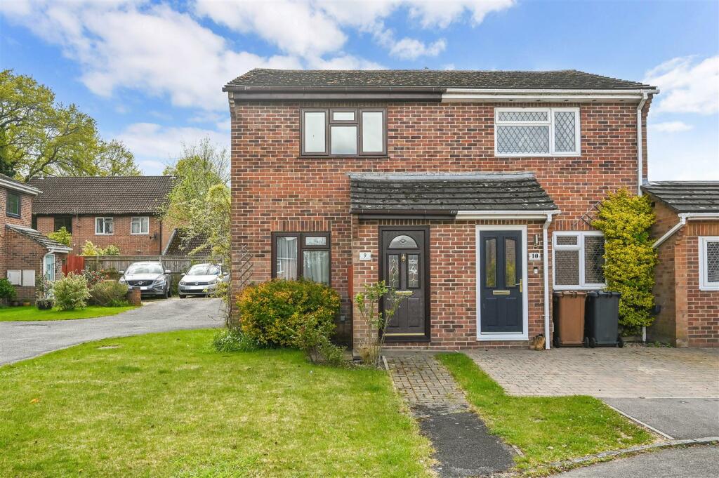 2 bedroom semidetached house for sale in Lavington Gardens, North