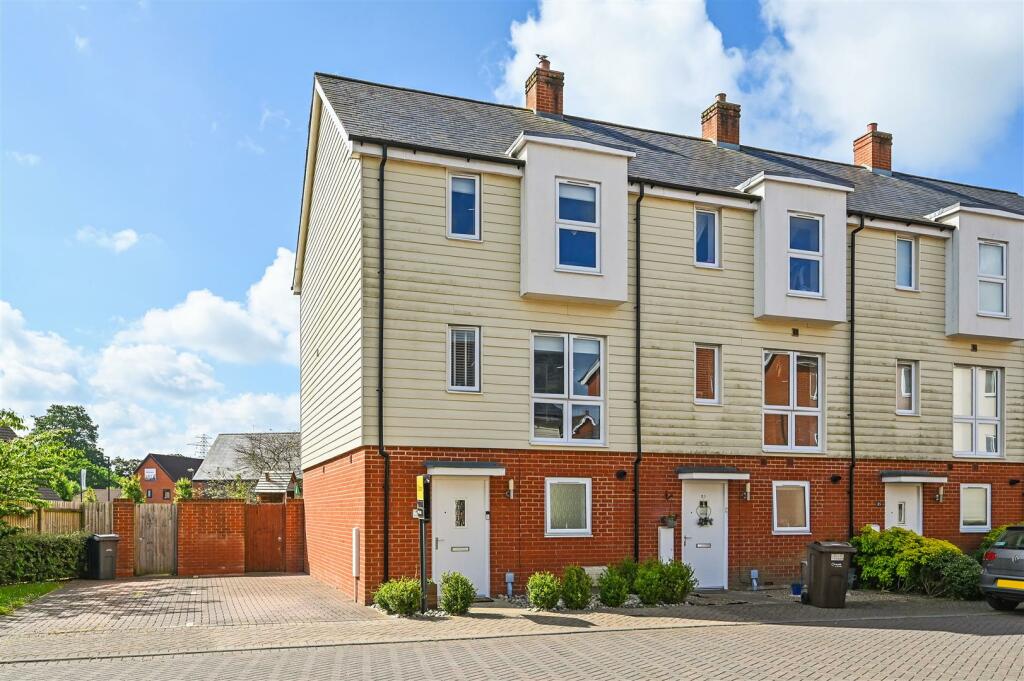 3 bedroom town house for sale in Withers Road, Abbotswood, Romsey, SO51