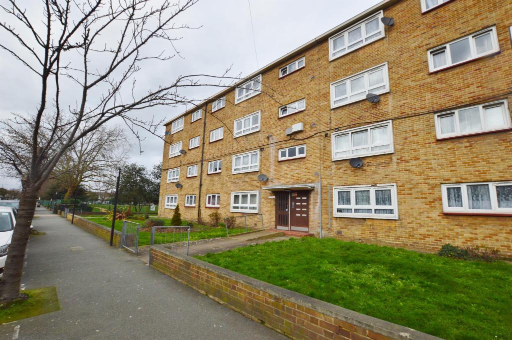 2 bedroom flat for sale in Lonsdale Avenue, East Ham, London, E6 3PR, E6