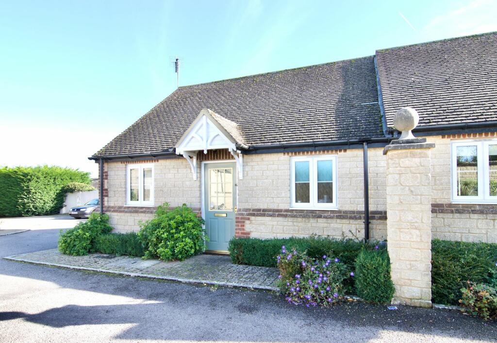 1 bedroom bungalow for sale in Harmans Court, Jubilee Lane, MiltonunderWychwood, Chipping
