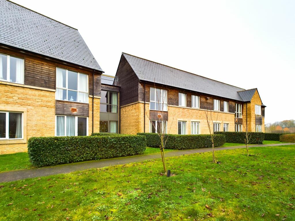 2 bedroom flat for sale in Flat , The Paddocks, Shipton Road, Milton