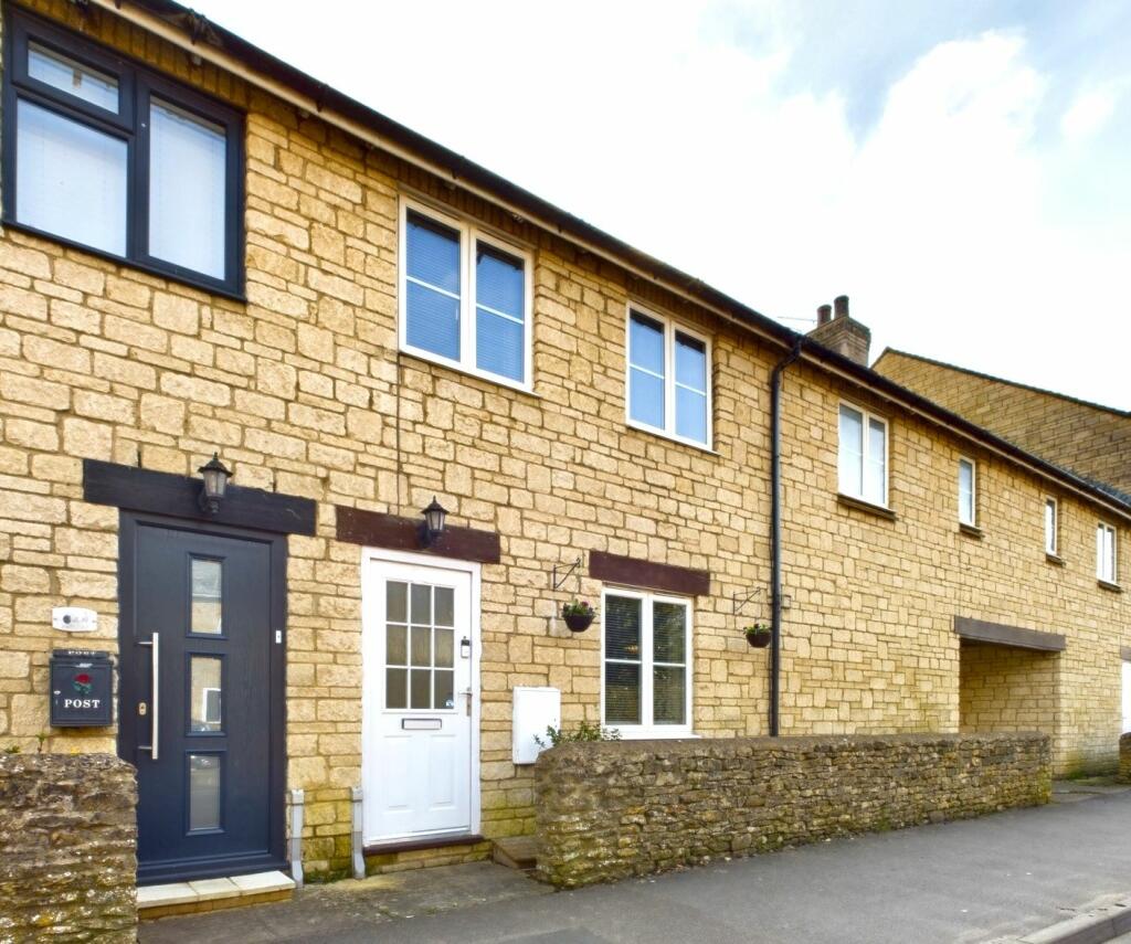 3 bedroom terraced house for sale in Shipton Road, Miltonunder