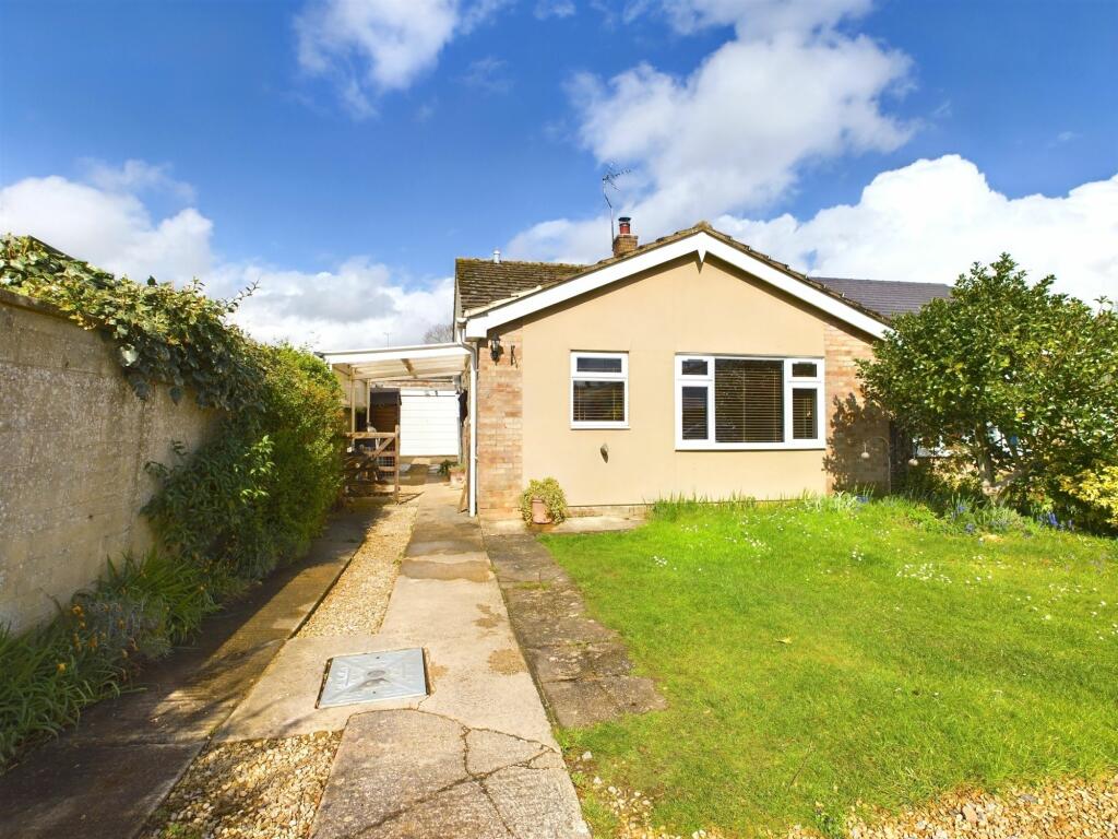 2 bedroom bungalow for sale in Wychwood Drive, Chipping Norton, OX7