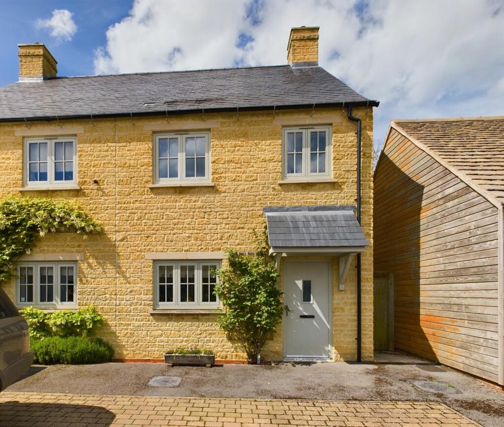 2 bedroom semidetached house for sale in Swailbrook Place, Chipping