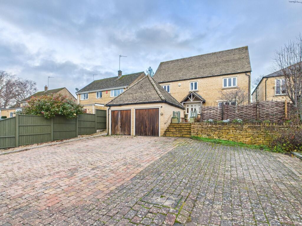 Main image of property: Wychwood Close, Charlbury, Chipping Norton