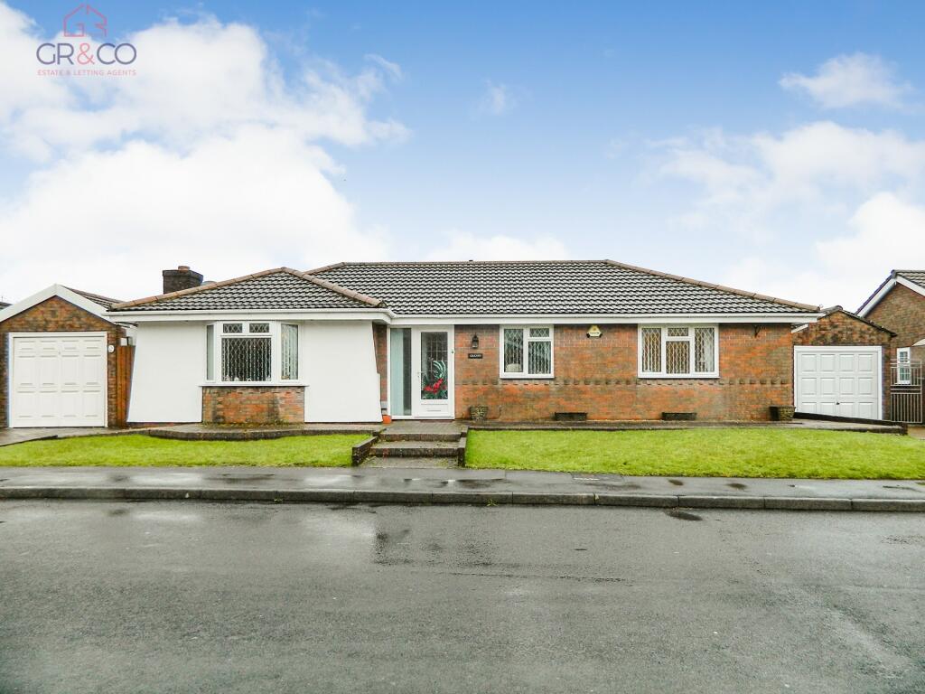 3 bedroom detached bungalow for sale in Bryn Rhosyn, Merthyr Road