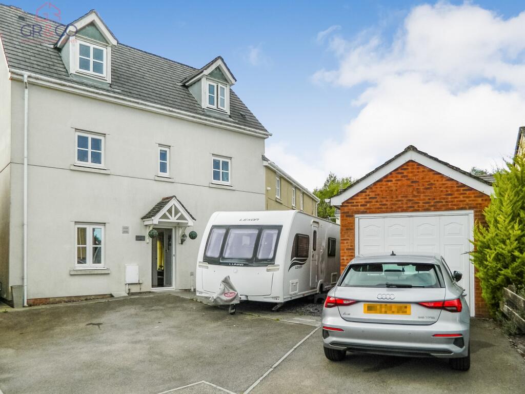4 bedroom semi-detached house