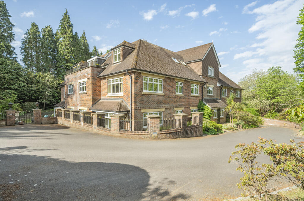 Main image of property: Grayswood Road, Haslemere, Surrey, GU27