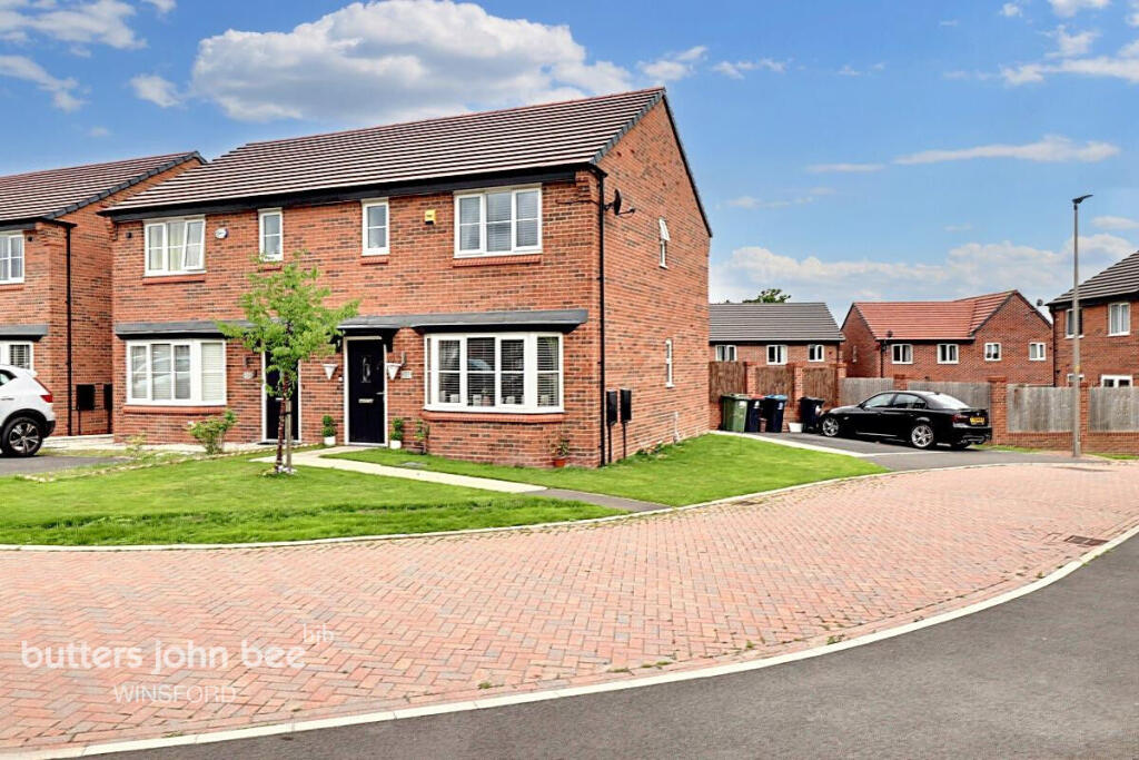 3 bedroom semi-detached house