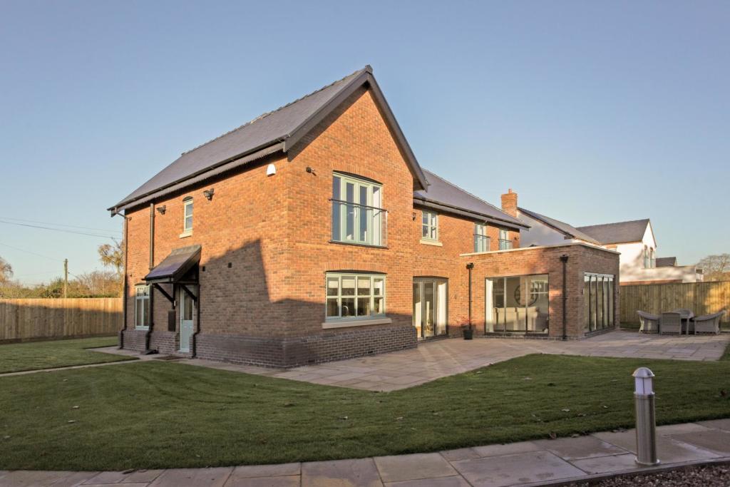 4 bedroom detached house for sale in Townfield Lane, Tarvin, CH3