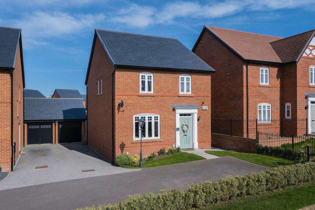 4 bedroom detached house for sale in Hazelhurst Way, Tarporley, CW6