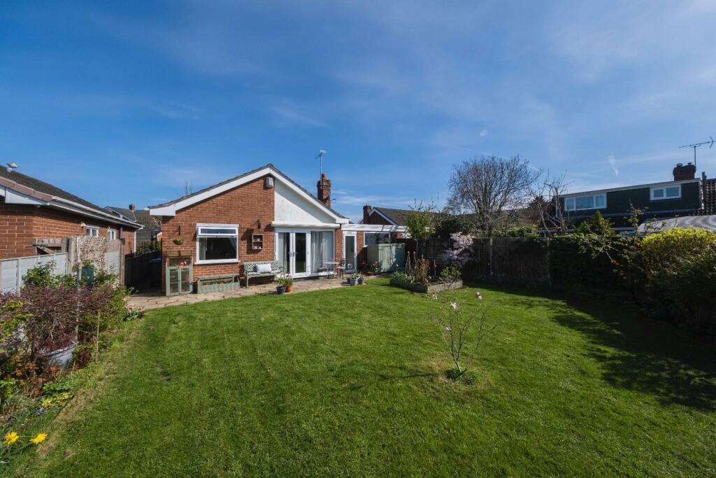2 bedroom detached bungalow for sale in Gatesheath Drive, Upton, CH2
