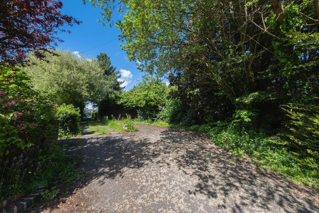 Land for sale in Detached bungalow with OUTLINE PLANNING PERMISSION in