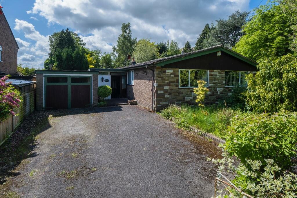 Land for sale in Detached bungalow with OUTLINE PLANNING PERMISSION in