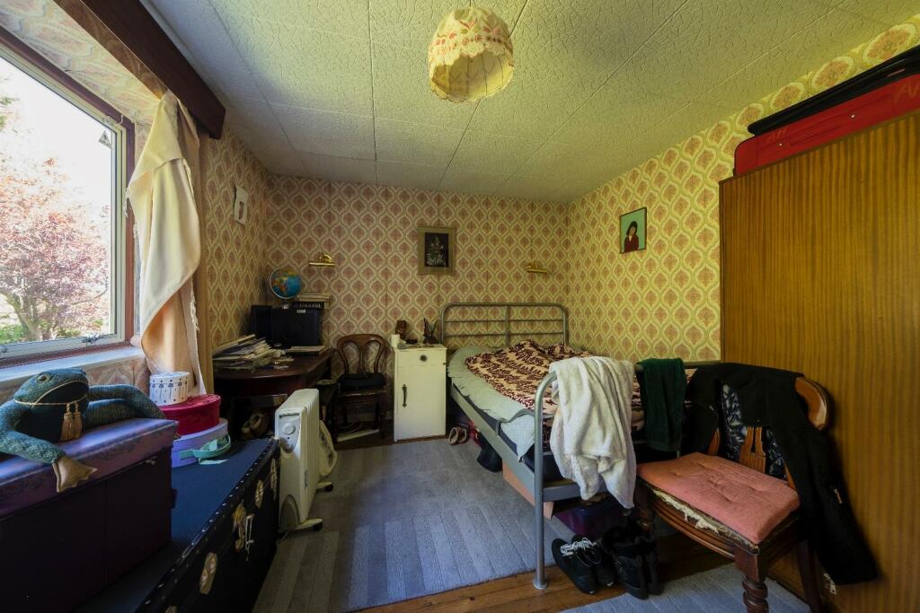 Land for sale in Detached bungalow with OUTLINE PLANNING PERMISSION in