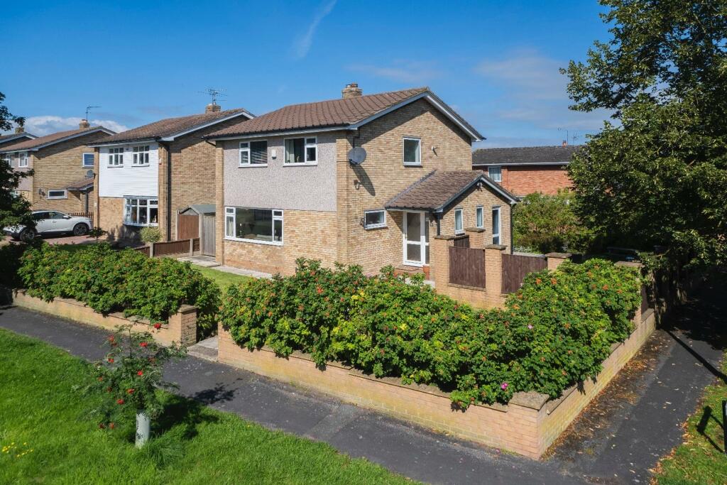 3 bedroom detached house for sale in Broomheath Lane, Tarvin, CH3