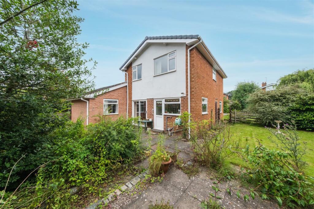 4 bedroom detached house for sale in Heath Drive, Tarvin, CH3