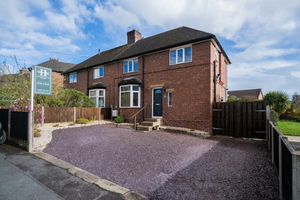 3 bedroom semidetached house for sale in Burton Avenue, Tarporley, CW6