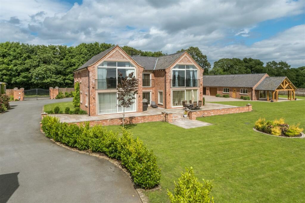 6 bedroom detached house for sale in Shop Lane, Little Budworth, CW6