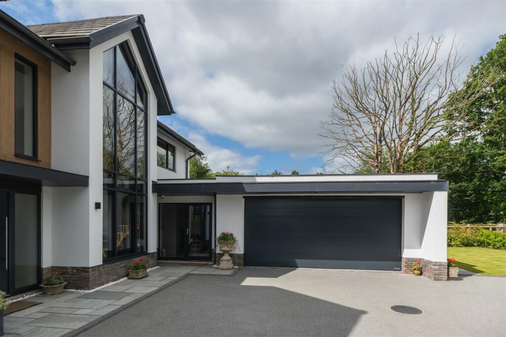 Additional property image - An outstanding and individually designed detached family home in Hartford