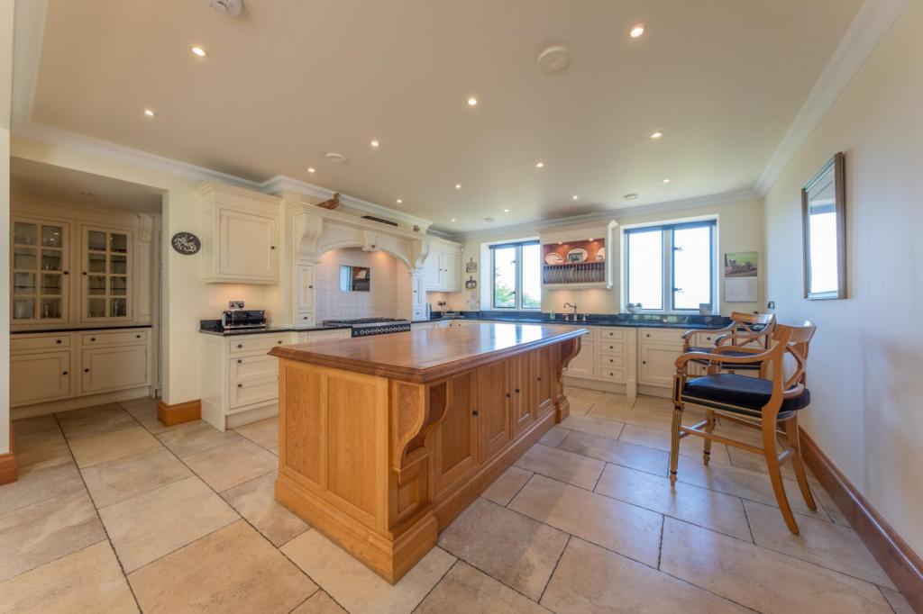 6 bedroom house for sale in 6 bedroom House Detached in Ruthin, LL15