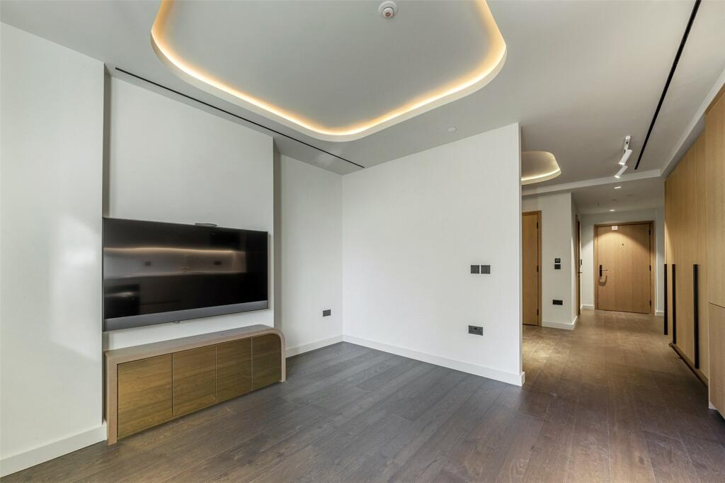 Studio apartment for sale in Tottenham Court Road West, 1 Fareham