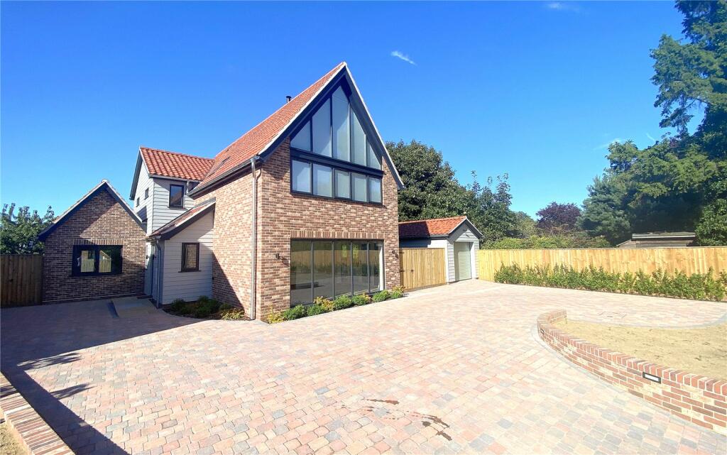 4 bedroom detached house for sale in Martlesham Road, Little Bealings