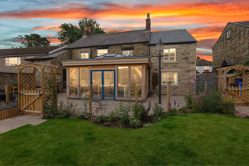 6 bedroom detached house for sale in Greenhill Main Road, Greenhill