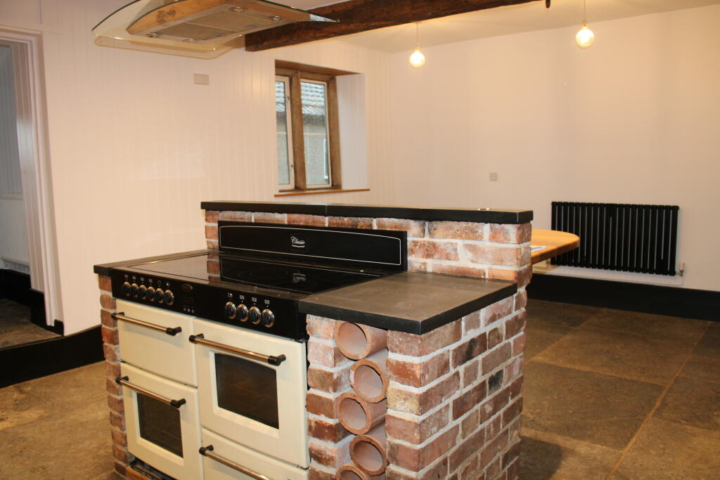 Additional property image - Tintinhull, Somerset