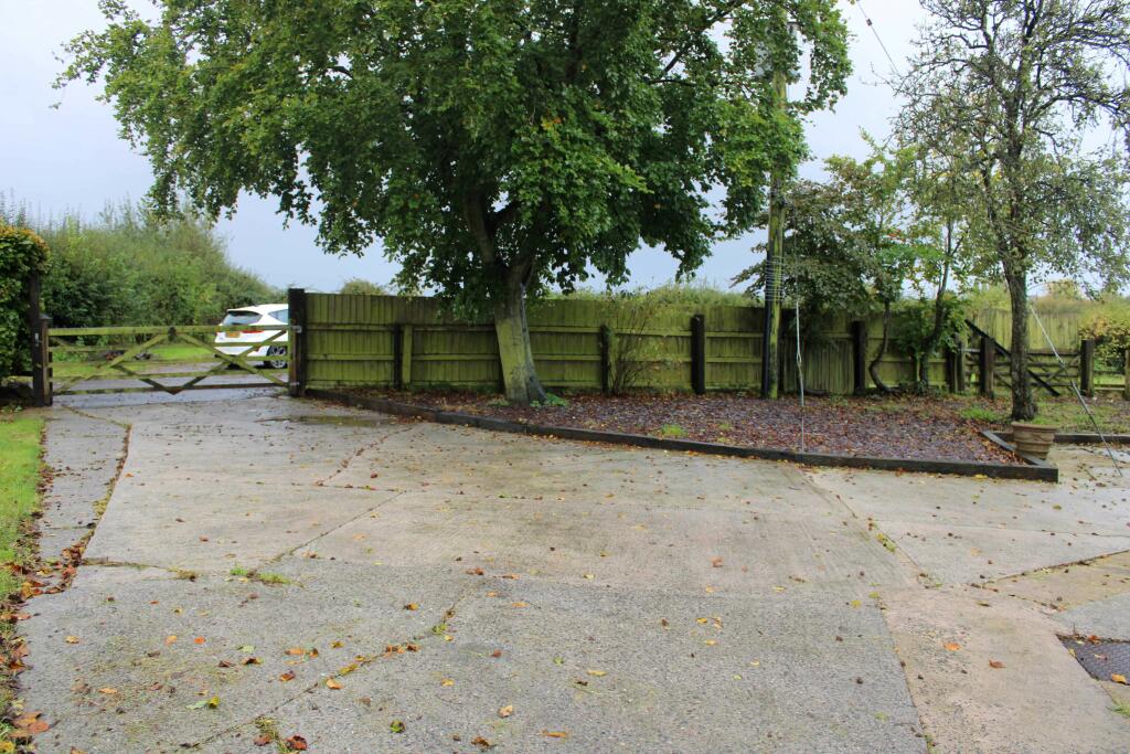 Additional property image - Tintinhull, Somerset