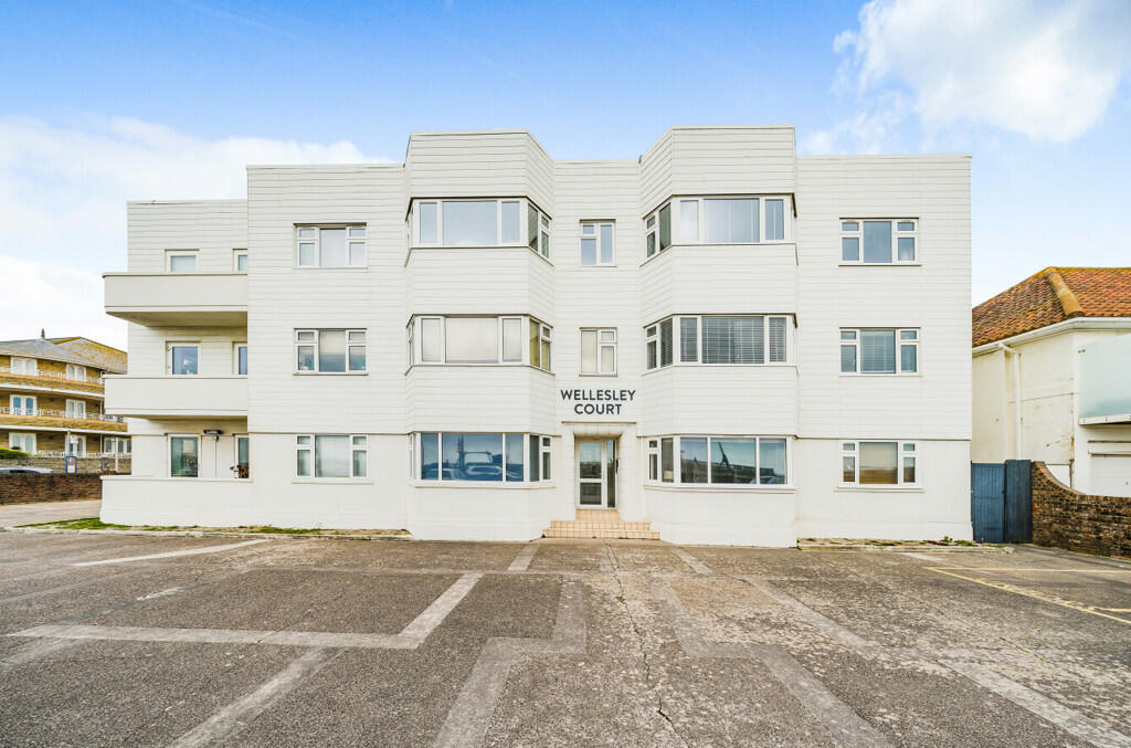 2 bedroom apartment for sale in Wellesley Court, West Parade, Worthing, BN11