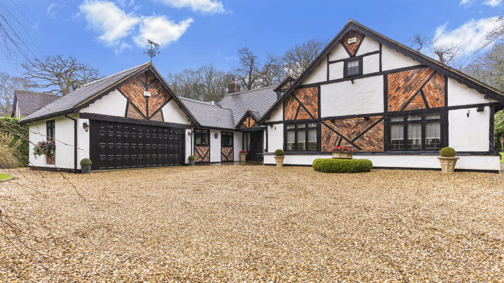 6 bedroom detached house for sale in Hartopp Road, Four Oaks Park , B74