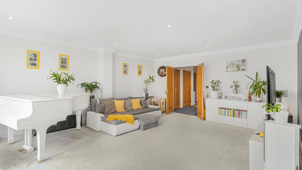 3 bedroom apartment for sale in Caversham Place, Sutton Coldfield, B73