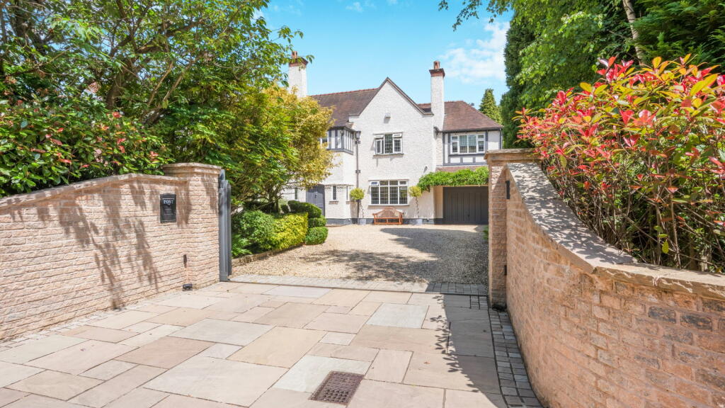 Main image of property: Streetly Lane, Sutton Coldfield, B74 4TU