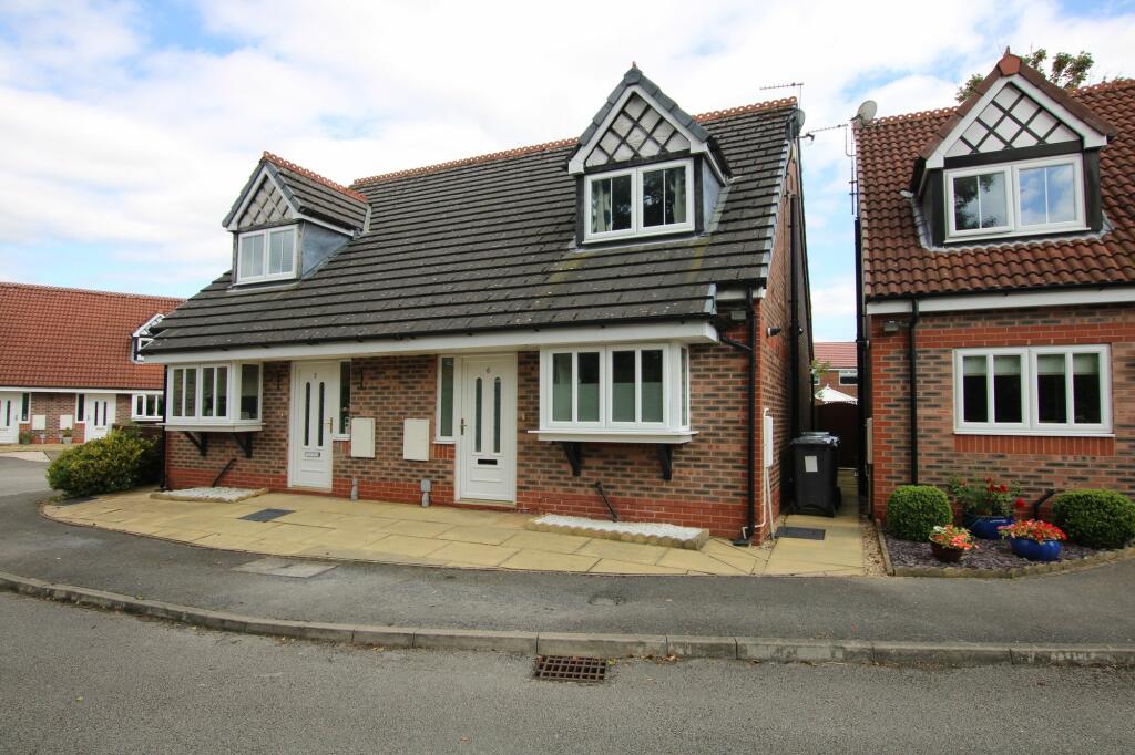 2 bedroom mews property for sale in Trent Close, Culcheth, WA3