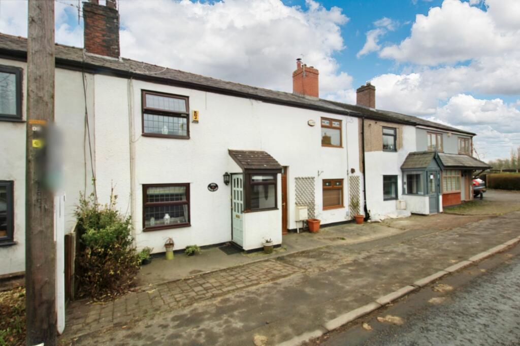 2 bedroom cottage for sale in Warrington Road, Glazebury, WA3