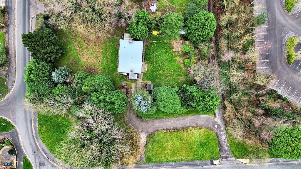 3 bedroom detached house for sale in Warrington Road, Risley, WA3