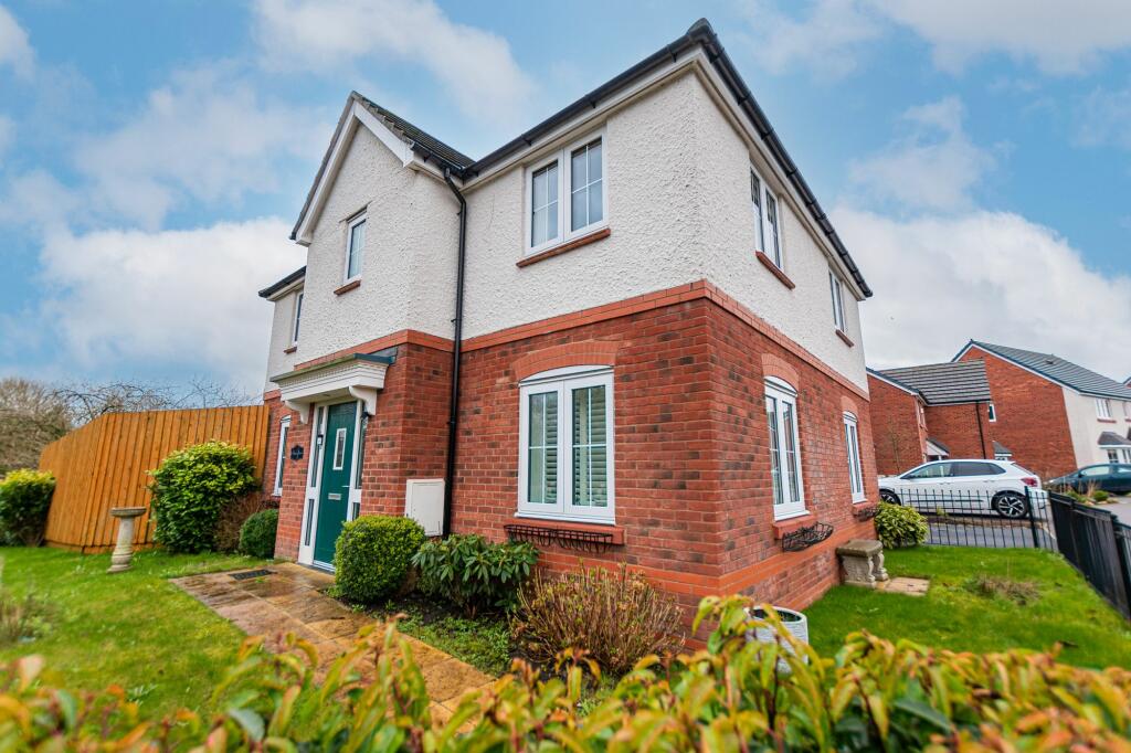 4 bedroom detached house for sale in Ravenfield Close, Culcheth, WA3