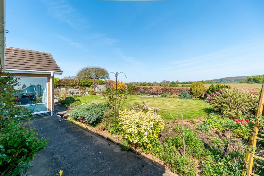 5 bedroom detached bungalow for sale in Sunningdale Drive, Woodborough, Nottingham, NG14