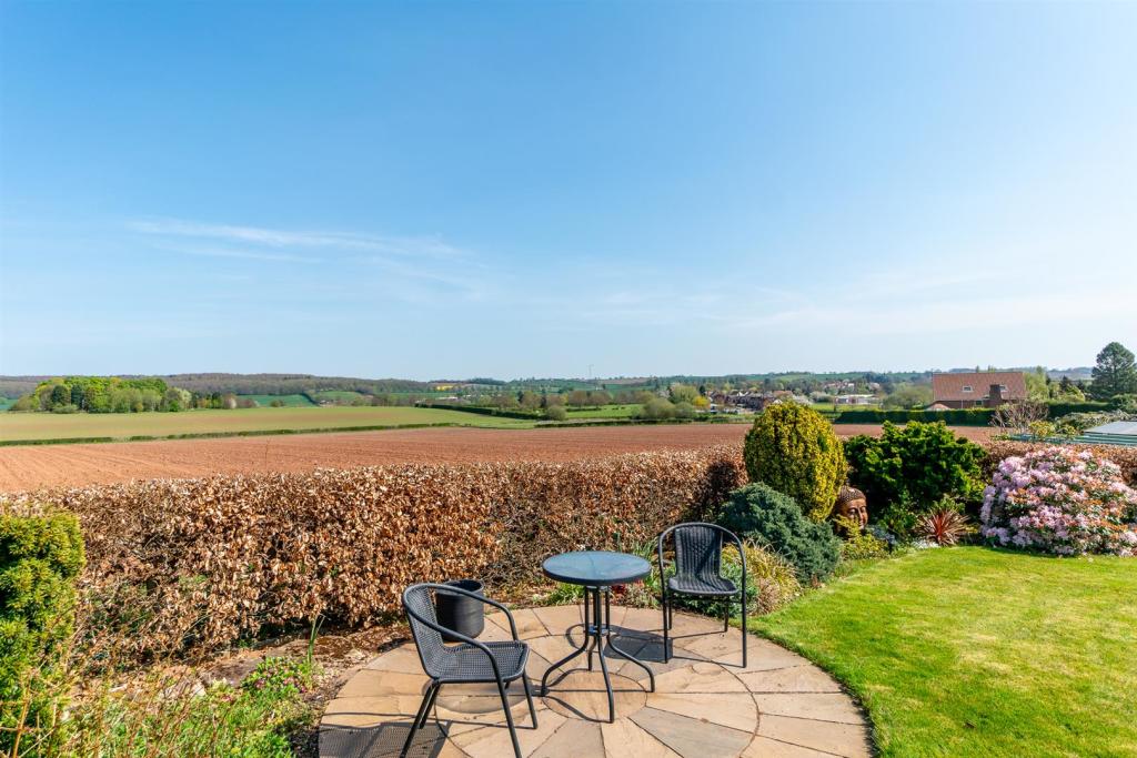 5 bedroom detached bungalow for sale in Sunningdale Drive, Woodborough, Nottingham, NG14