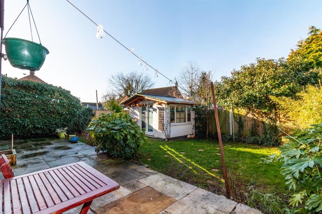 4 bedroom detached house for sale in Main Street, Gunthorpe, Nottingham