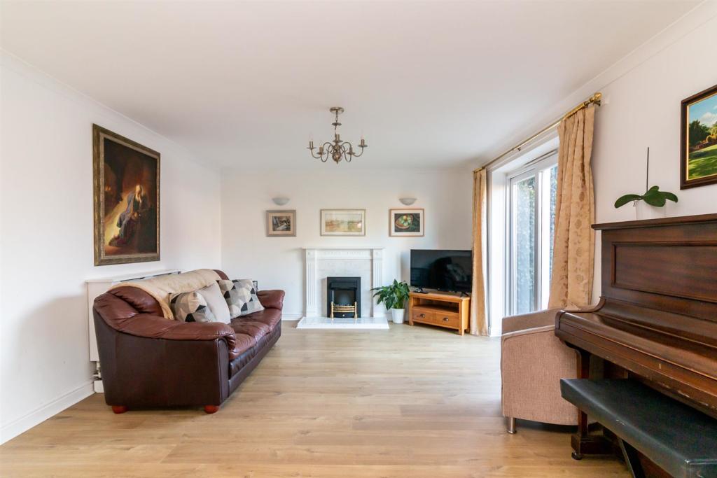 4 bedroom detached house for sale in Main Street, Gunthorpe, Nottingham