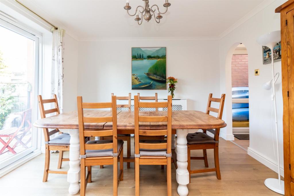 4 bedroom detached house for sale in Main Street, Gunthorpe, Nottingham