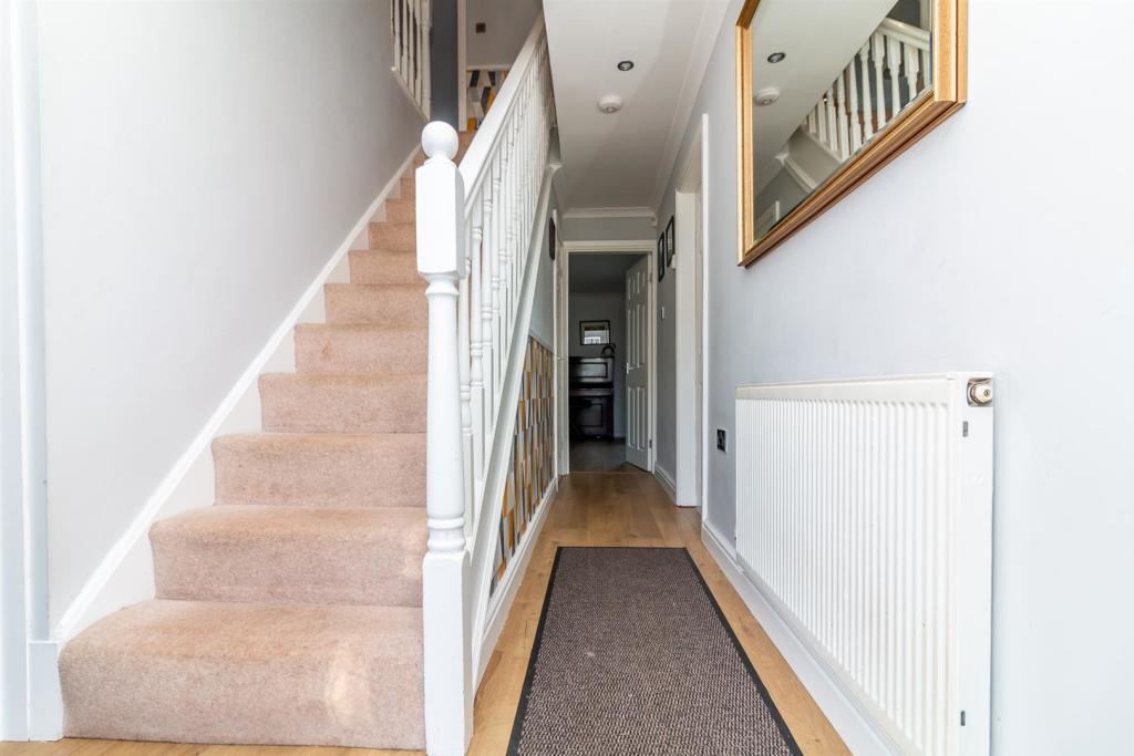 4 bedroom detached house for sale in Main Street, Gunthorpe, Nottingham