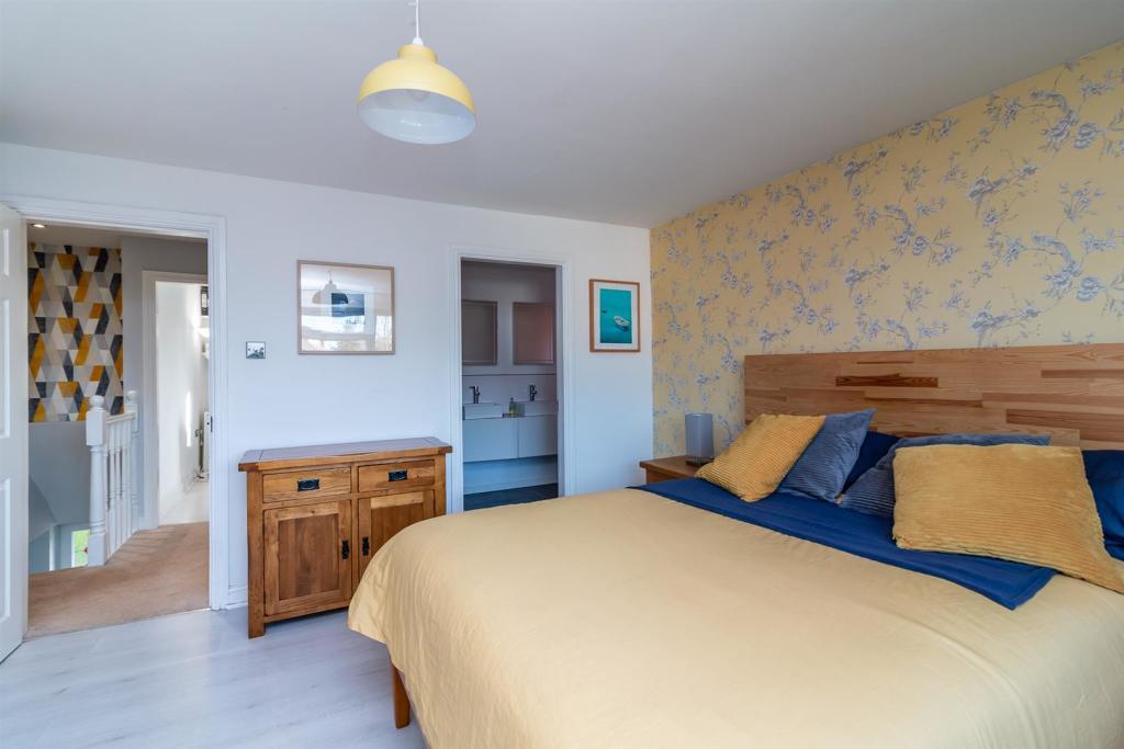 4 bedroom detached house for sale in Main Street, Gunthorpe, Nottingham