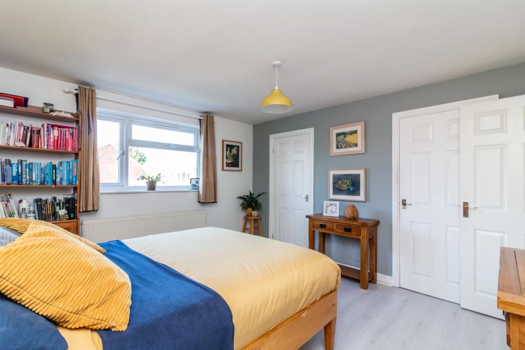 4 bedroom detached house for sale in Main Street, Gunthorpe, Nottingham