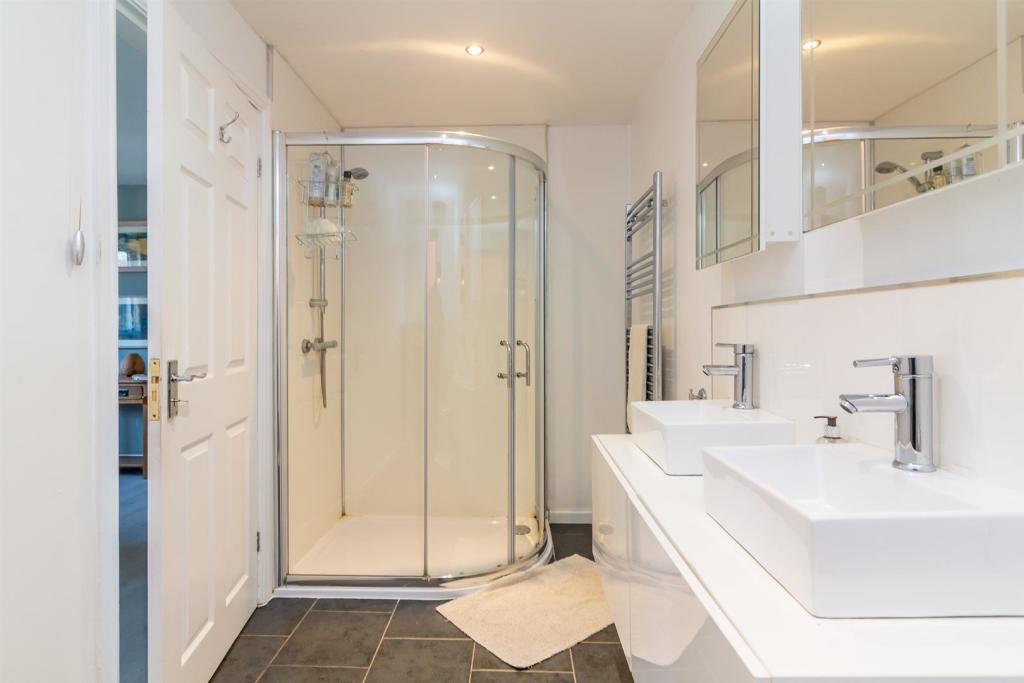 4 bedroom detached house for sale in Main Street, Gunthorpe, Nottingham